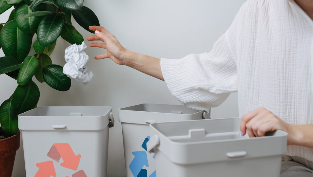 نحوه تمیز کردن سطل زباله های پلاستیکی