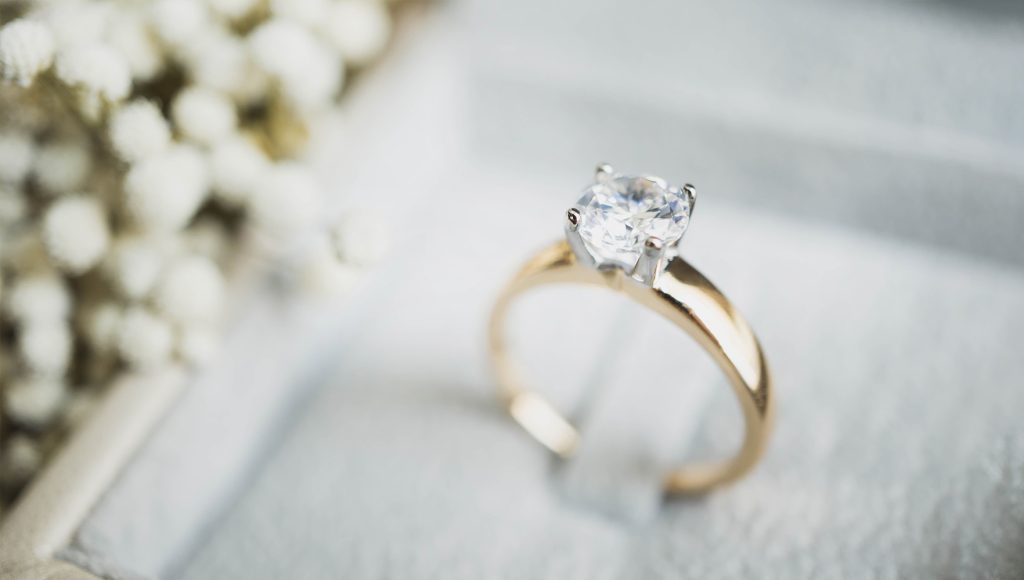 چگونه یک حلقه الماس را تمیز کنیم؟